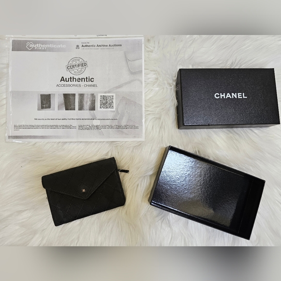 Chanel Black Diamond Stitched Leather Vintage 1989-1991 Wallet - Picture 16 of 17